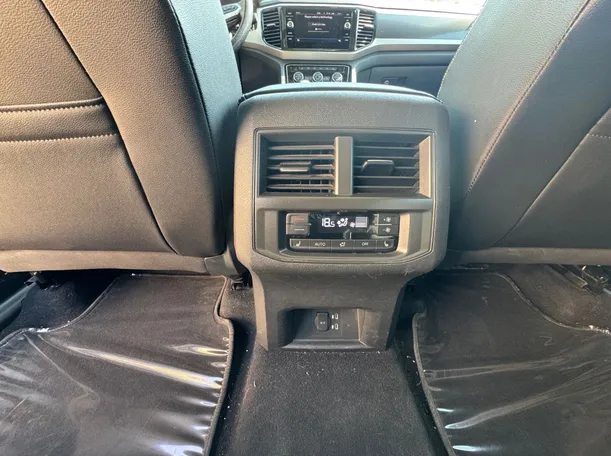 Car image 26