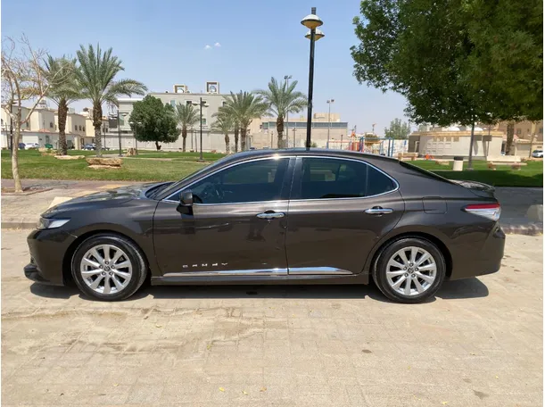 Car image 7