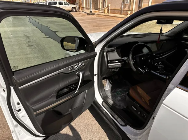 Car image 11