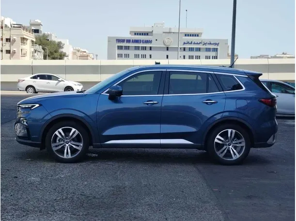 Car image 8