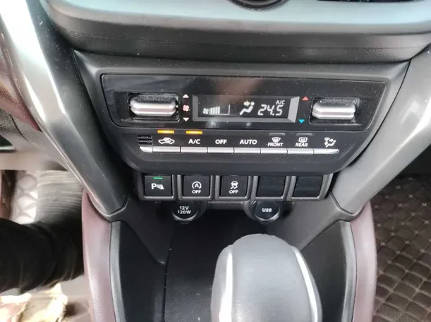 Car image 26