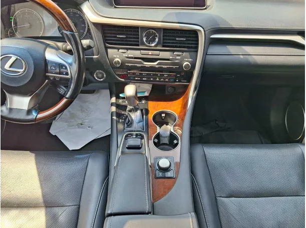 Car image 16