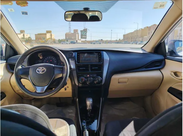 Car image 16