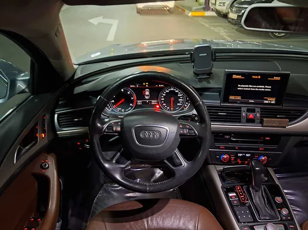 Car image 14