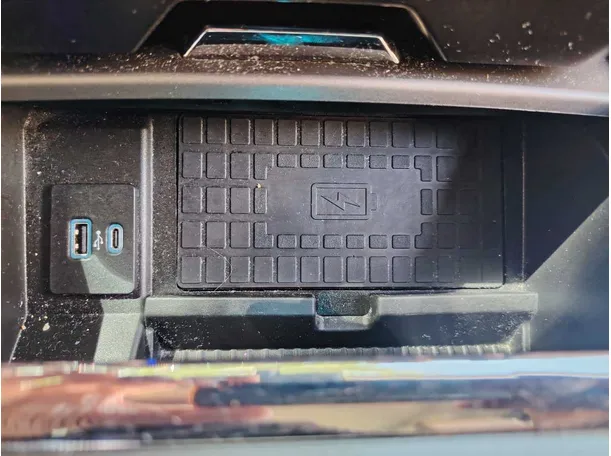 Car image 28