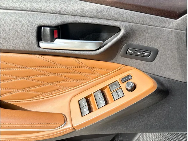 Car image 27