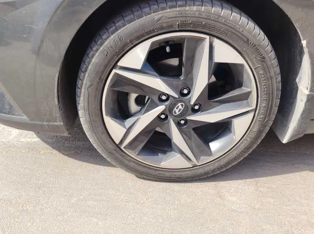Car image 11