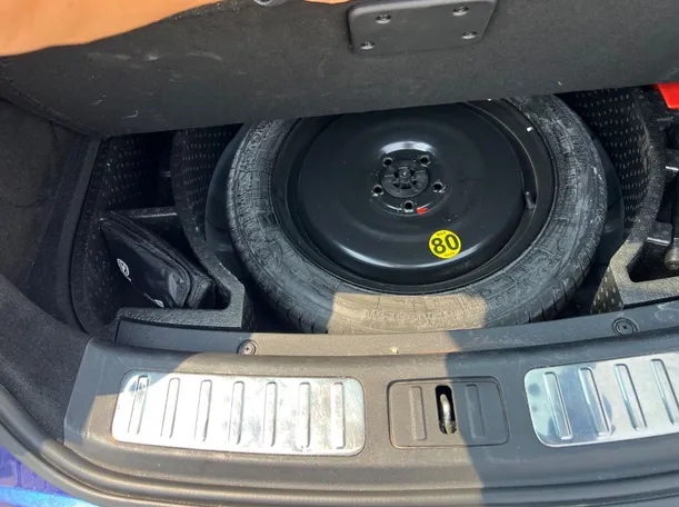 Car image 26