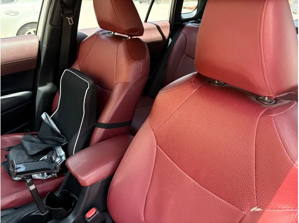 Car image 12