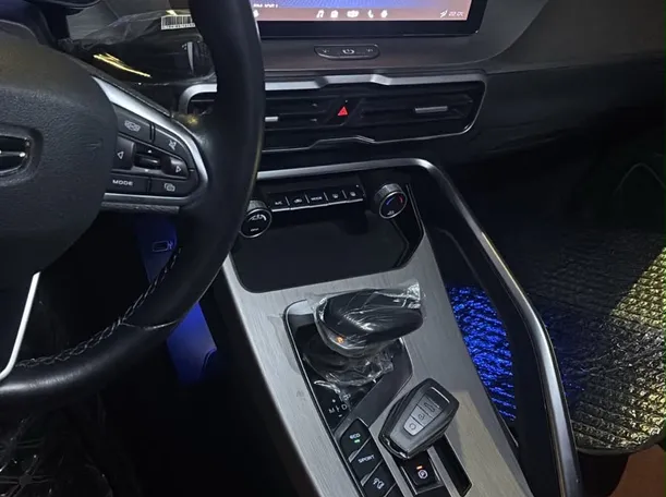 Car image 7