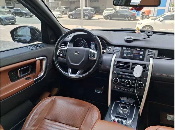 Car image 17