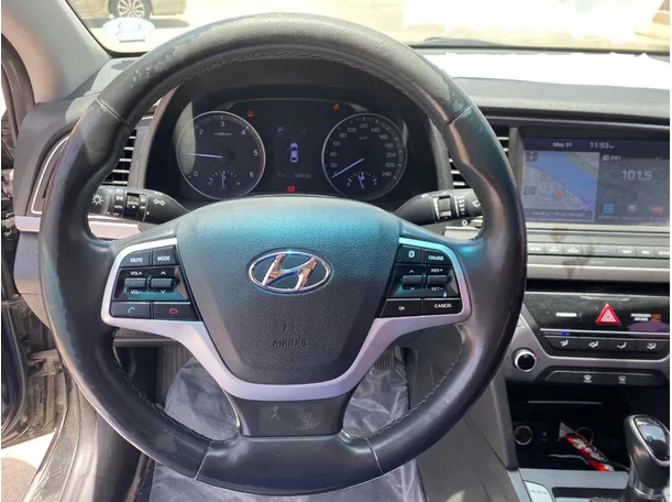 Car image 17
