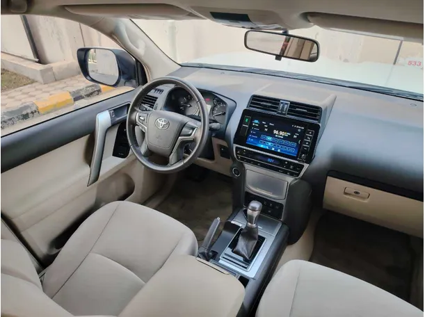 Car image 19