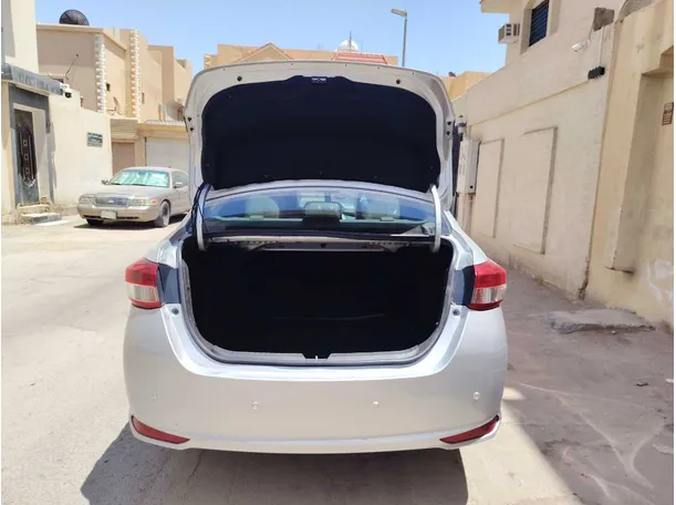 Car image 24