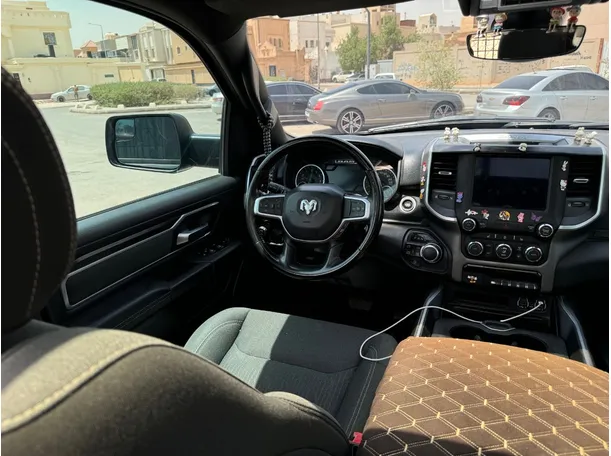 Car image 17