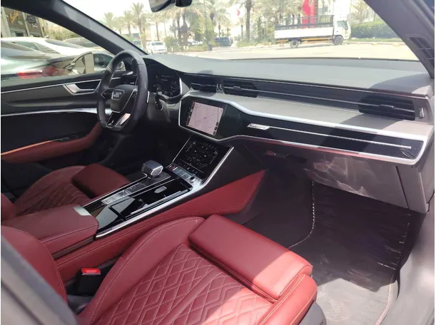 Car image 14