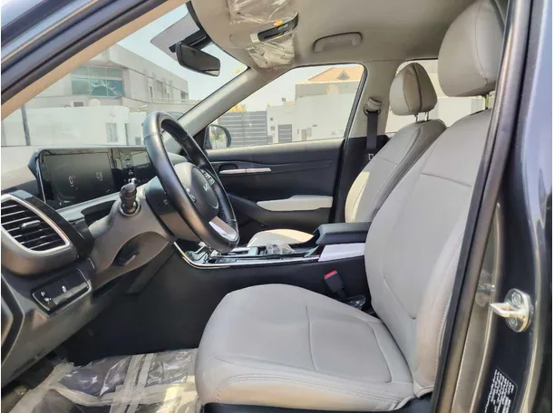 Car image 14