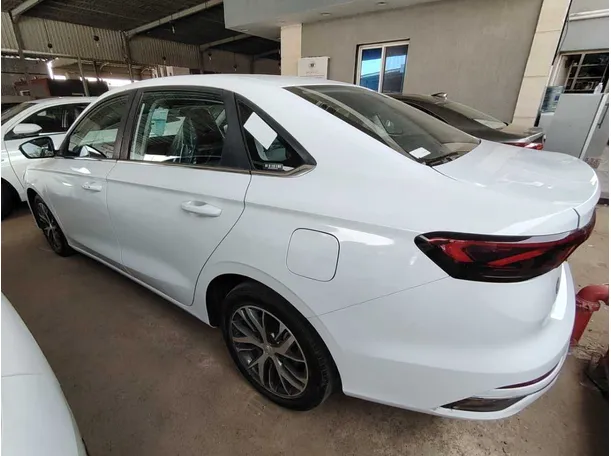 Car image 8