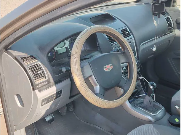 Car image 12