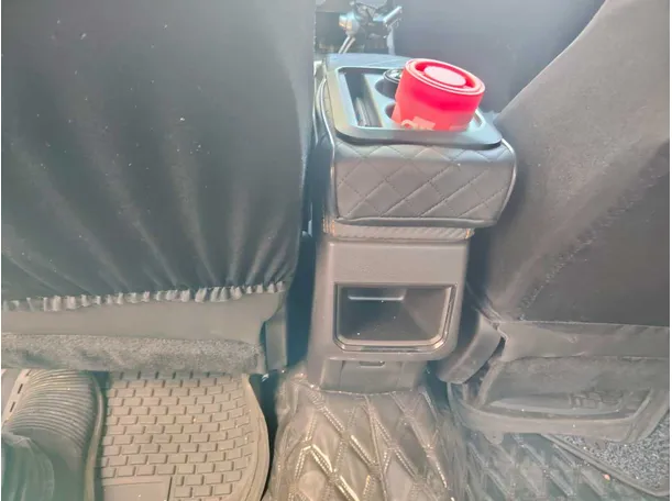 Car image 28