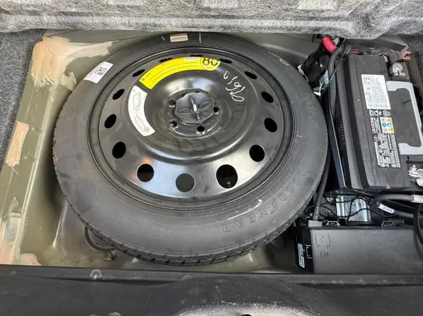 Car image 28