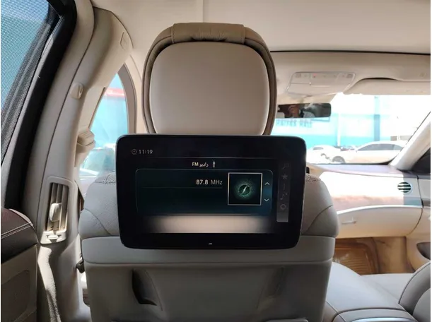 Car image 30