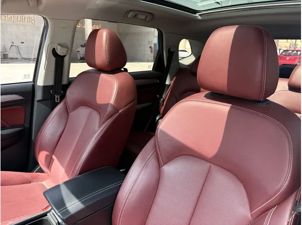 Car image 13