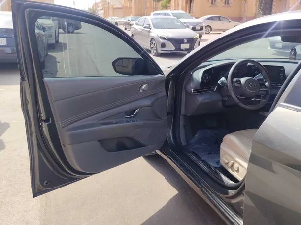 Car image 12