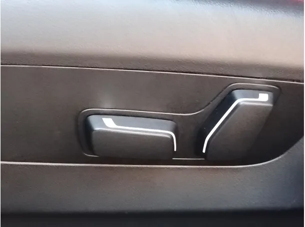 Car image 33