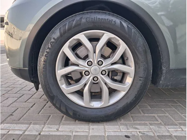 Car image 9