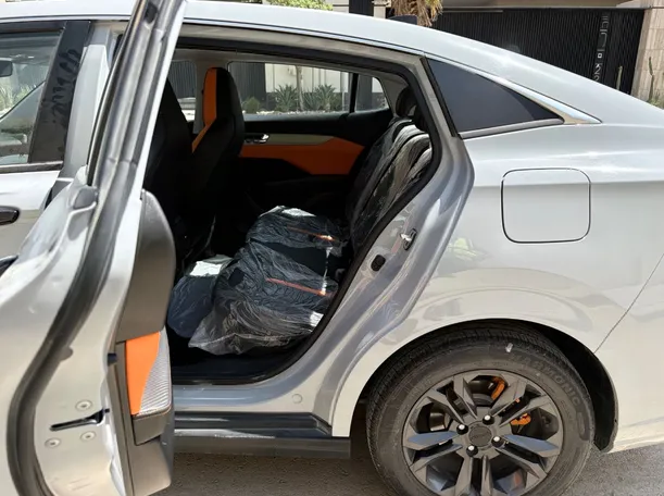 Car image 15