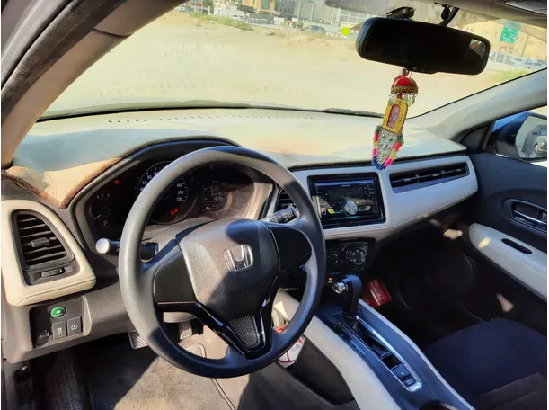 Car image 11