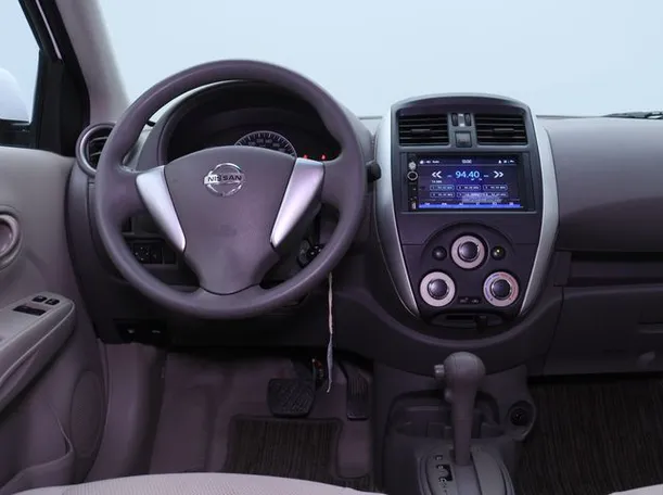 Car image 15