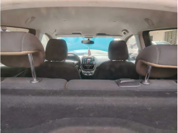 Car image 18