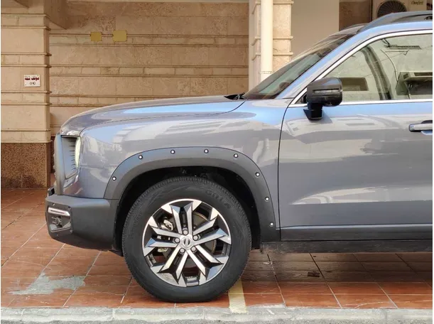 Car image 9