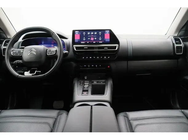 Car image 14
