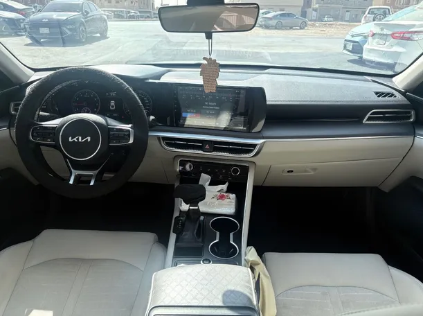 Car image 17