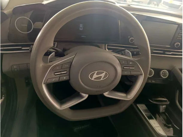 Car image 14