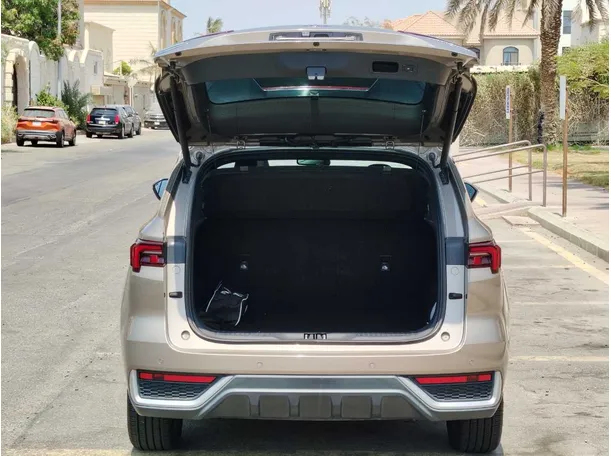 Car image 27