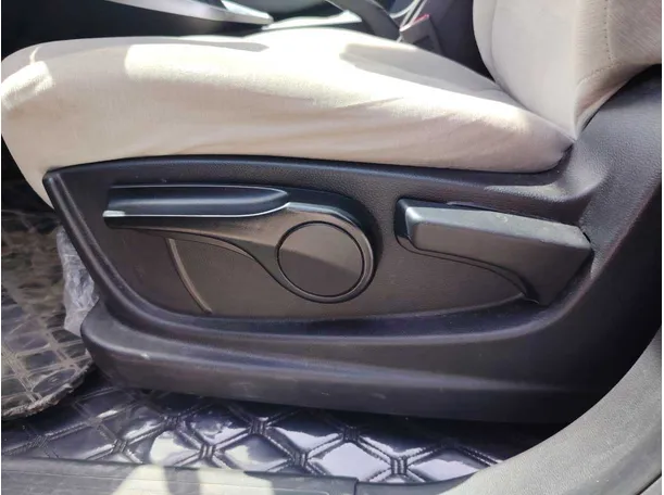 Car image 29