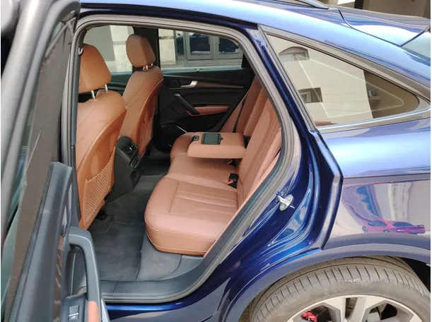 Car image 15