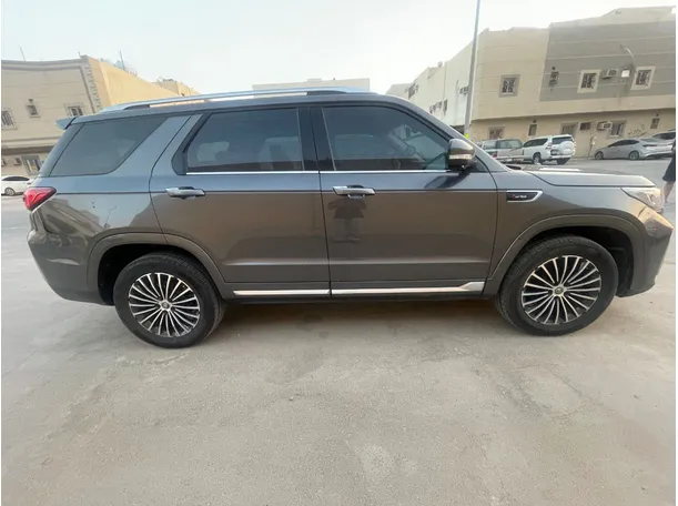 Car image 4