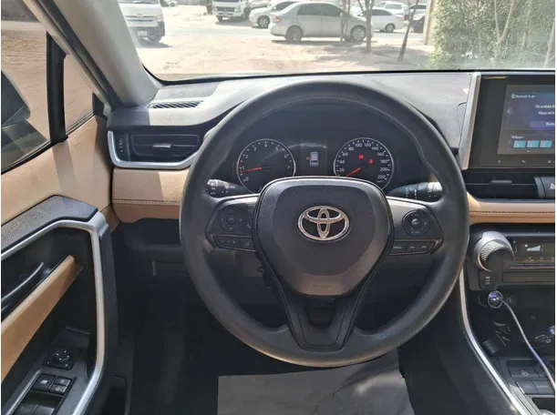 Car image 19