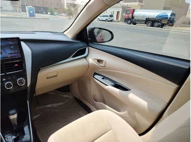 Car image 24