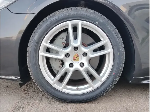 Car image 10