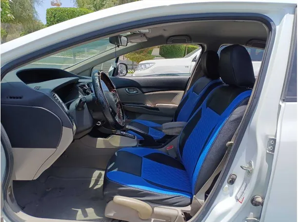 Car image 12