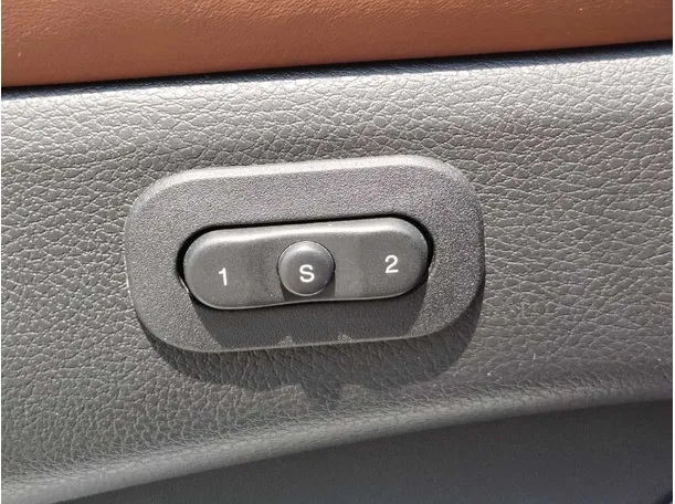 Car image 37