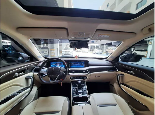 Car image 14