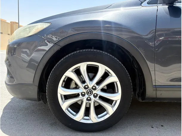 Car image 9