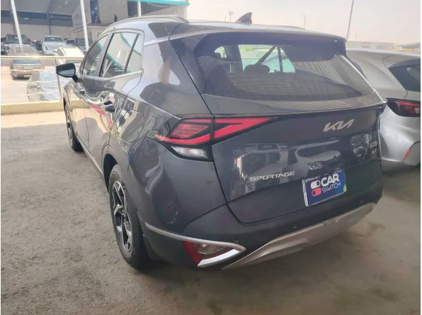 Car image 7